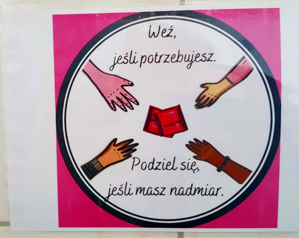plakat promujący akcję różowej skrzyneczki